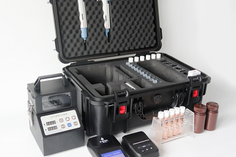 水质监测方案所经历的四个阶段：实验室监测、移动实验室监测、在线监测、传感器监测