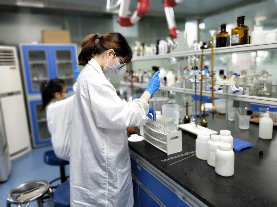 水质监测方案所经历的四个阶段：实验室监测、移动实验室监测、在线监测、传感器监测插图